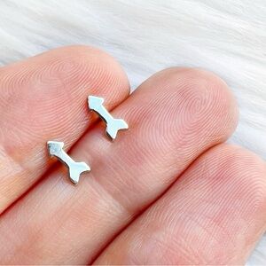 Tiny 925 Arrow Southwestern STERLING SILVER Unisex Stud Earring Pair Western NEW
